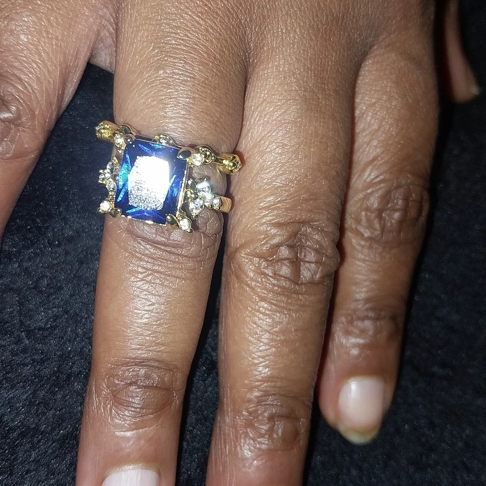 Elegant Gold and Blue Gemstone Ring Sz 6.5
